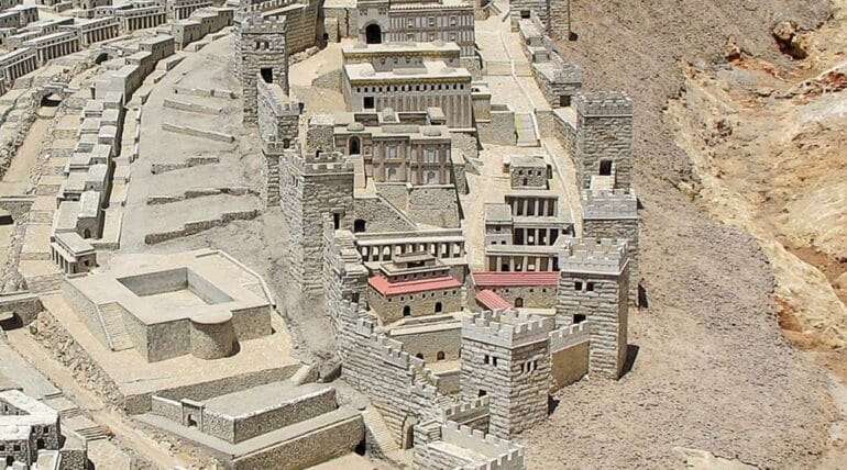 A model of the biblical City of David in the period of Herod’s Temple. The southern wall of the al-Haram al-Sharif appears at the top. Credit: Wikipedia