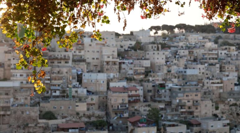 Israeli forces storm East Jerusalem town of Silwan