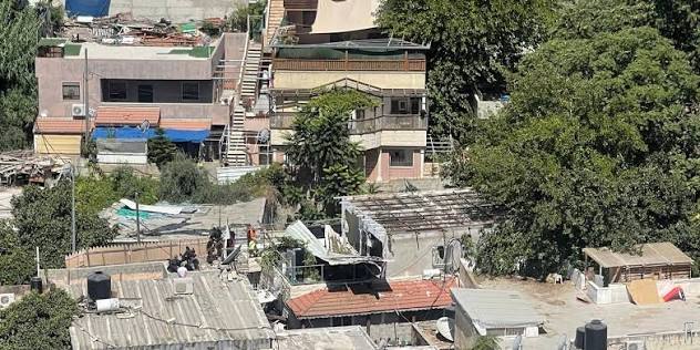 Occupation forces complete demolition of house in east Jerusalem